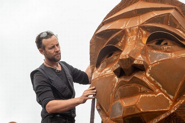 نصب مجسمه با موضوع حمایت از زنان محجبه در انگلیس / اماده نصب مجسمه با موضوع حمایت از زنان محجبه در انگلیس / اماده