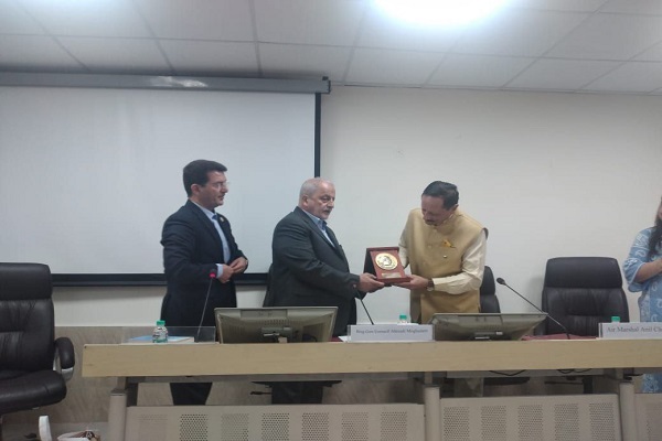 دیدار  رییس دانشگاه عالی دفاع ملی از مرکز مطالعات راهبردی نیروی هوایی هند