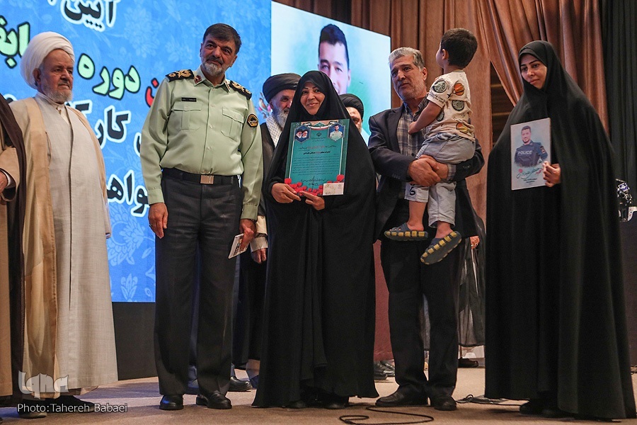 چهارمین دوره مسابقات قرآن کریم خانوادههای نیروهای مسلح + فیلم چهارمین دوره مسابقات قرآن کریم خانوادههای نیروهای مسلح + فیلم