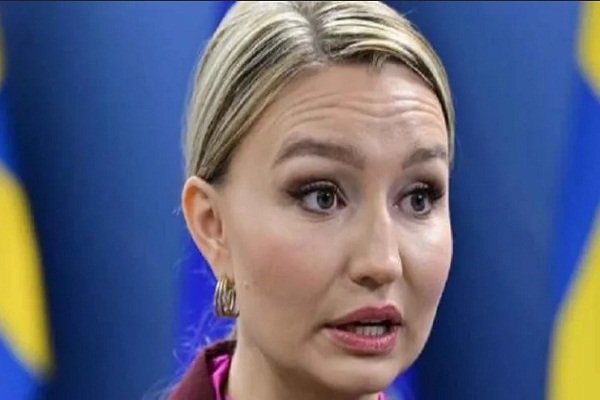 مسلمانان مقام سوئدی مخالف با ممنوع شدن قرآن سوزی را به مسجد گوتبرگ راه ندادند/اماده مسلمانان مقام سوئدی مخالف با ممنوع شدن قرآن سوزی را به مسجد گوتبرگ راه ندادند/اماده