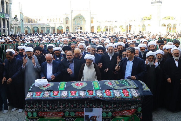 ارسال// پیکر آیت‌الله صلواتی در قم تشییع شد