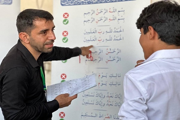 اجرای طرح آموزش صحیح‌خوانی قرآن کریم برای زائران امام سامراء + عکس