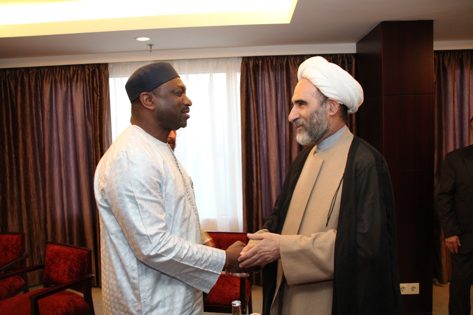 مجمع به روش‌شناسی فقه مقارن توجه بیشتری داشته باشد