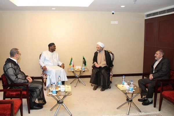 مجمع به روش‌شناسی فقه مقارن توجه بیشتری داشته باشد