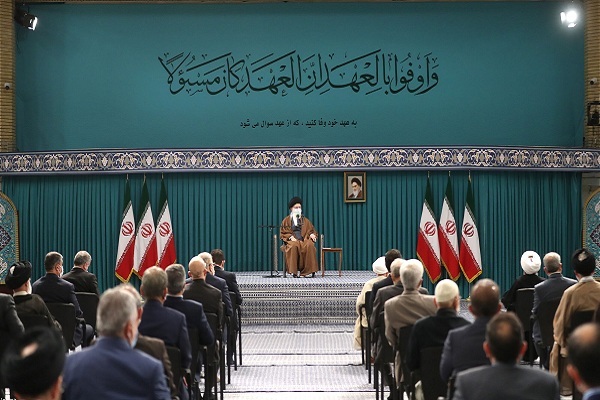 دیدار جمعی از مردم، مسئولان و مهمانان کنفرانس وحدت با رهبر انقلاب دیدار جمعی از مردم، مسئولان و مهمانان کنفرانس وحدت با رهبر انقلاب