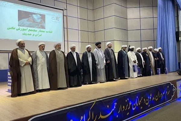 مراسم تعمم طلاب مجتمع آموزش عالی قرآن و حدیث برگزار شد