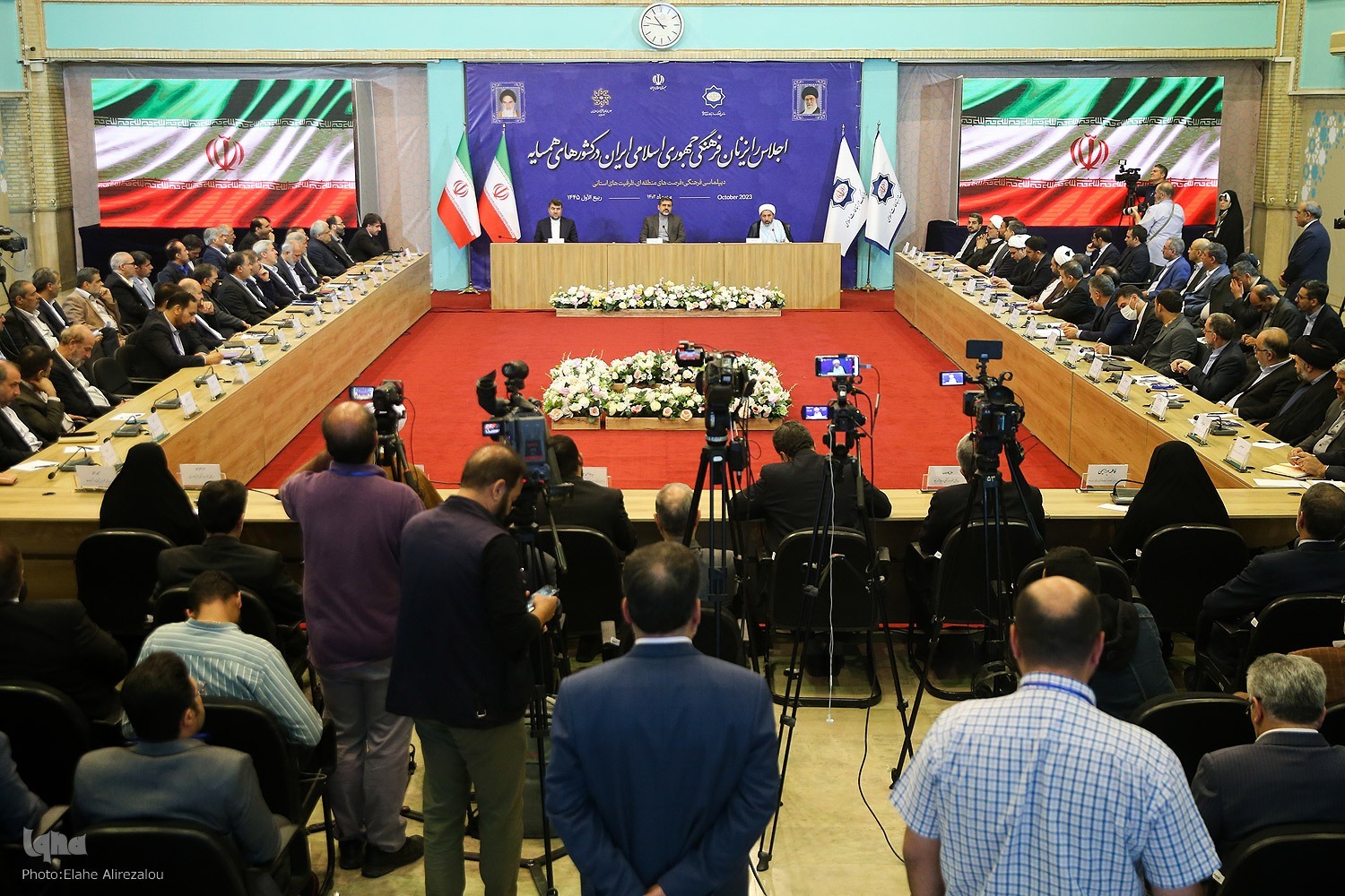 طلاییترین زمان ارتقای فعالیتهای فرهنگی در خارج از کشور است طلاییترین زمان ارتقای فعالیتهای فرهنگی در خارج از کشور است