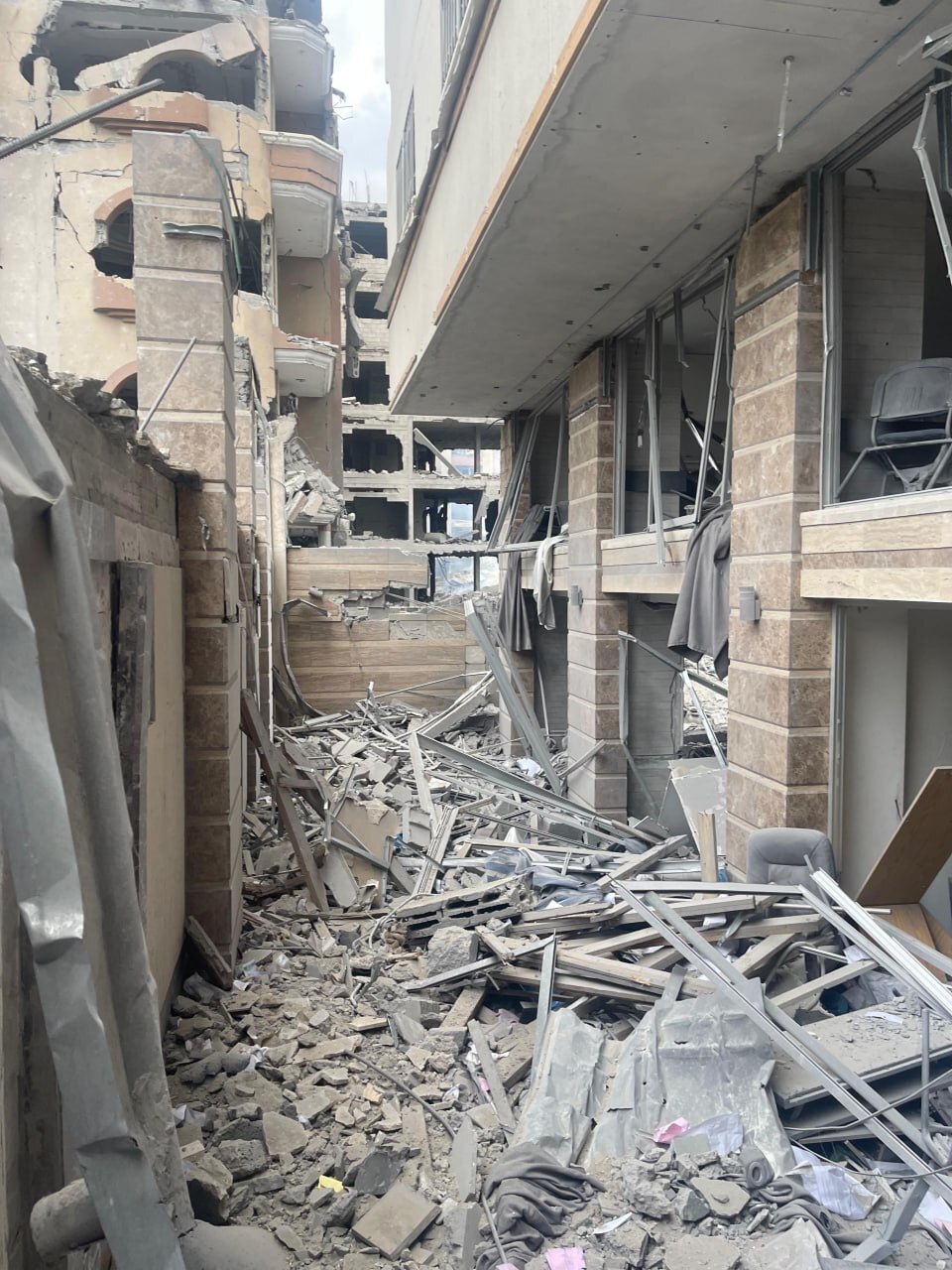 اسرائیل دفتر شبکه العالم را بمباران کرد