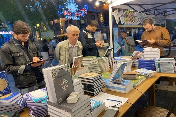 حضور نمایندگی المصطفی در نمایشگاه کتاب ماخاچکالا جمهوری داغستان