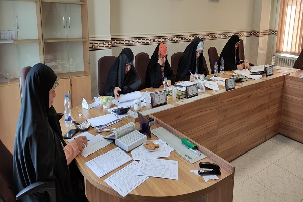 داوری آثار گروههای مدیحهسرایی در مسابقات سراسری قرآن + عکس داوری آثار گروههای مدیحهسرایی در مسابقات سراسری قرآن + عکس