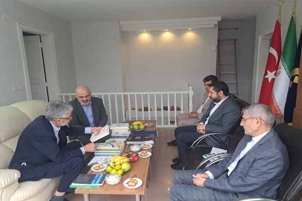 حدادعادل از نمایندگی المصطفی در ترکیه بازدید کرد