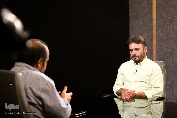 آهنربای سینمای دفاع مقدس با غلبه نگاه فرهنگی به سیاسی همه را جذب میکند / لزوم بازتعریف دفاع مقدس برای نسل جوان امروز + فیلم آهنربای سینمای دفاع مقدس با غلبه نگاه فرهنگی به سیاسی همه را جذب میکند / لزوم بازتعریف دفاع مقدس برای نسل جوان امروز + فیلم