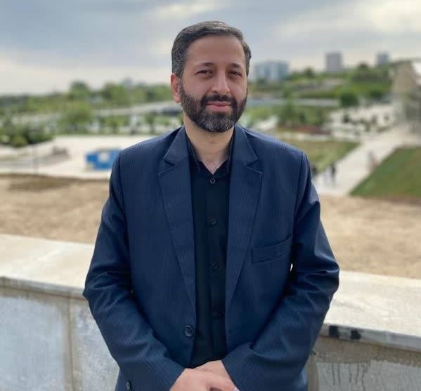 خوشنویسی و تذهیب قرآن راهی برای مقابله با اهانت کنندگان به مقدسات مسلمانان است خوشنویسی و تذهیب قرآن راهی برای مقابله با اهانت کنندگان به مقدسات مسلمانان است