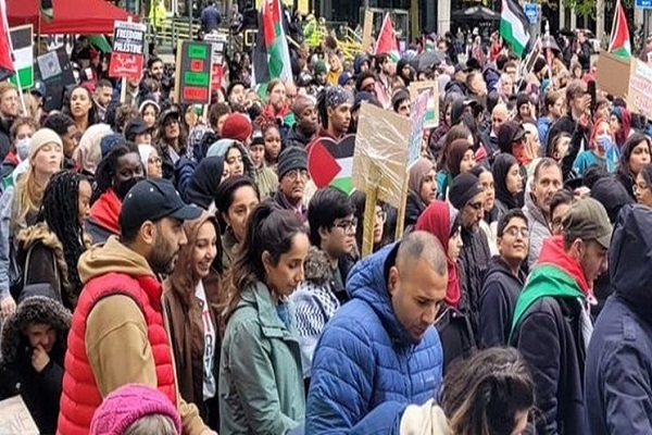 تظاهرات حمایت از فلسطین در انگلیس و آمریکا/درگیری پلیس با معترضان خشمگین مقابل مقر نتانیاهو تظاهرات حمایت از فلسطین در انگلیس و آمریکا/درگیری پلیس با معترضان خشمگین مقابل مقر نتانیاهو