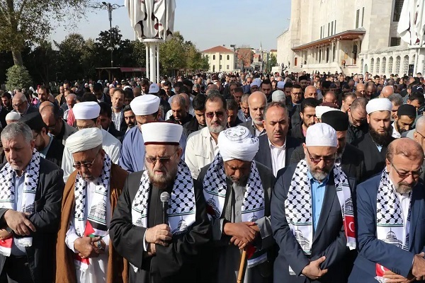 تجمع علمای مسلمان در مسجد فاتح استانبول برگزار شد تجمع علمای مسلمان در مسجد فاتح استانبول برگزار شد