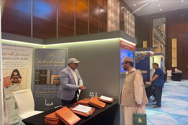 آشنایی با سیر تحول کتابت قرآن در حاشیه مسابقات بینالمللی کویت آشنایی با سیر تحول کتابت قرآن در حاشیه مسابقات بینالمللی کویت