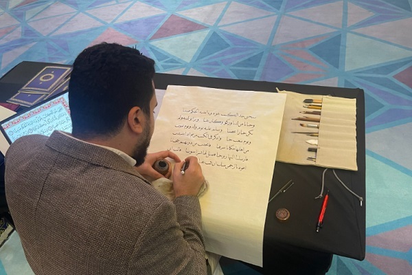 آشنایی با سیر تحول کتابت قرآن در حاشیه مسابقات بینالمللی کویت آشنایی با سیر تحول کتابت قرآن در حاشیه مسابقات بینالمللی کویت