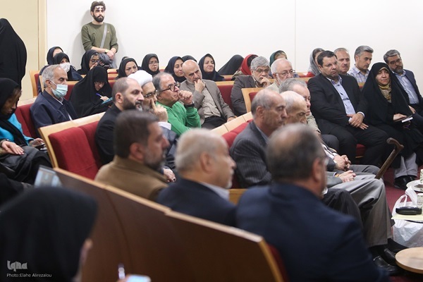 ادبیات مولوی منور از شعشعه قرآن است ادبیات مولوی منور از شعشعه قرآن است