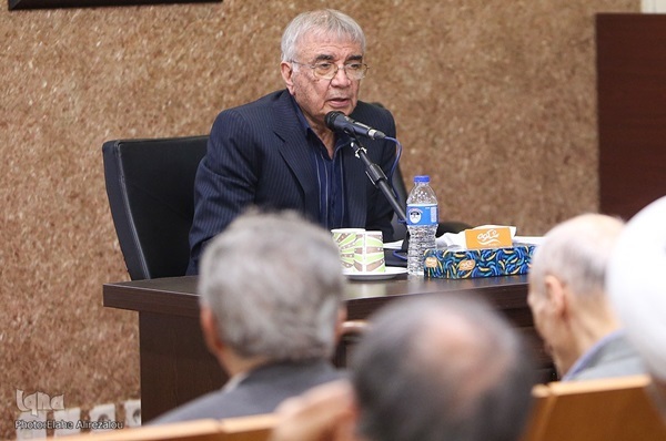 مولانا از شیوه داستانگویی قرآن در بیان مفاهیم آن استفاده کرده است مولانا از شیوه داستانگویی قرآن در بیان مفاهیم آن استفاده کرده است