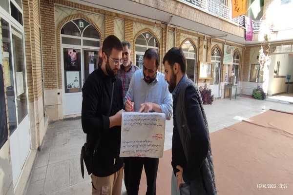 طلاب المصطفی به منظور کمک به مردم غزه طومار امضا کردند