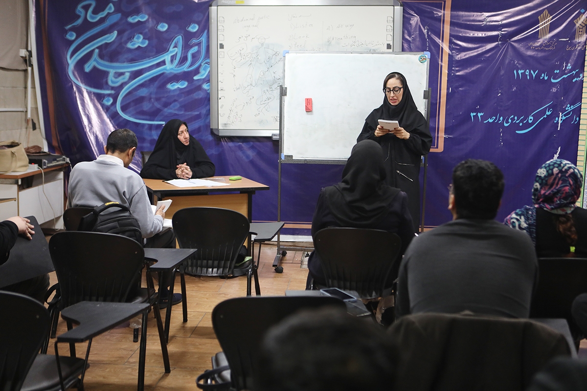 مریم محمودزاده، مدرس دانشگاه مریم محمودزاده، مدرس دانشگاه