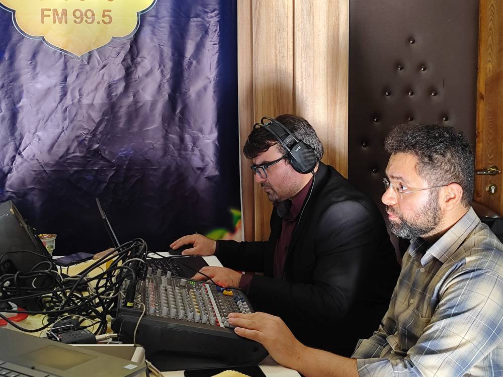 استقرار گروه رادیو قرآن برای گزارش و تحلیل رقابتها استقرار گروه رادیو قرآن برای گزارش و تحلیل رقابتها