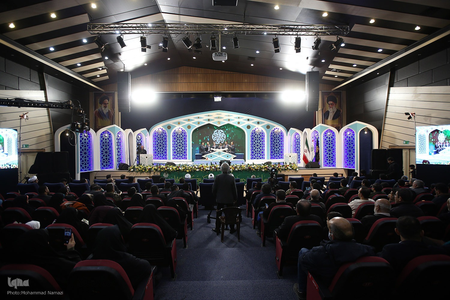 رقابت 14 مؤذن در نوبت صبح دومین روز مسابقات سراسری قرآن رقابت 14 مؤذن در نوبت صبح دومین روز مسابقات سراسری قرآن