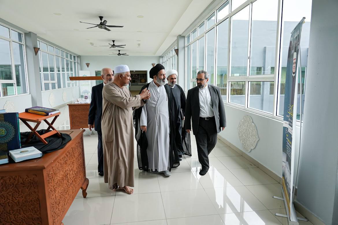 بازدید نماینده ولی فقیه در امور حج از بنیاد نشر قرآن «رستو» در مالزی بازدید نماینده ولی فقیه در امور حج از بنیاد نشر قرآن «رستو» در مالزی