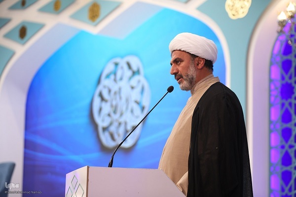 تأکید مسئولان بر انس دائمی خانواده‌ها با قرآن به منظور تغییر سبک زندگی