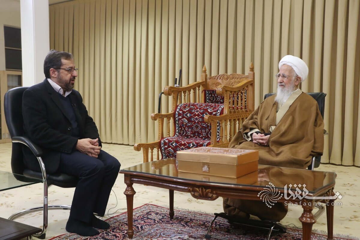 اهدای «مصحف مشهد رضوی» به مراجع عظام تقلید اهدای «مصحف مشهد رضوی» به مراجع عظام تقلید