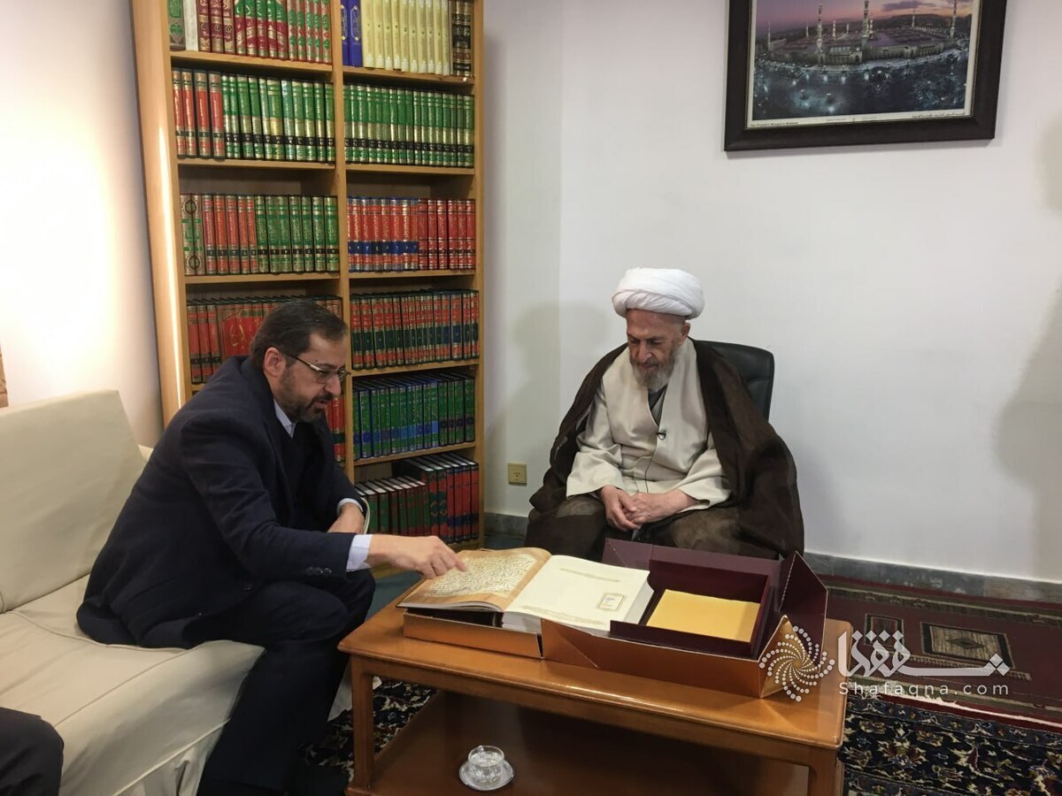 اهدای «مصحف مشهد رضوی» به مراجع عظام تقلید