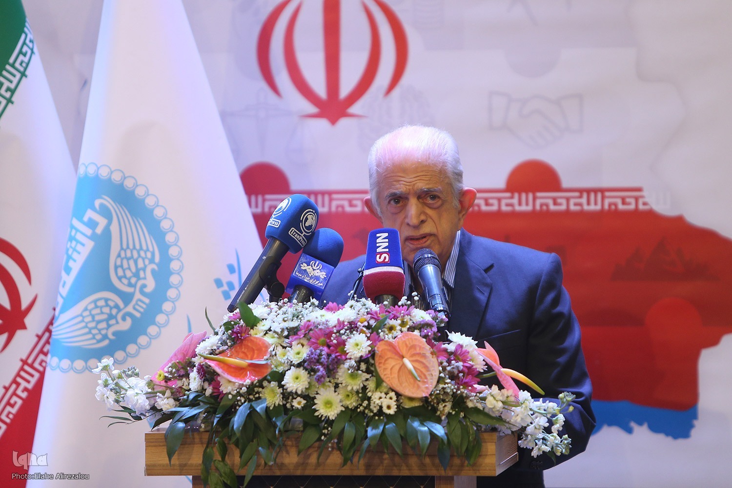 ارسالی////پورعزت: سرزمین عرصه هنرنمایی حکمرانان است/ الوانی: حکمرانی یعنی توزیع قدرت، نه تراکم قدرت ارسالی////پورعزت: سرزمین عرصه هنرنمایی حکمرانان است/ الوانی: حکمرانی یعنی توزیع قدرت، نه تراکم قدرت