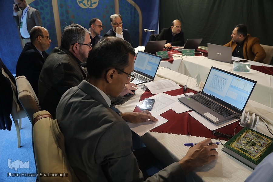 38 قاری و حافظ قرآن در هفتمین روز مسابقات قرآن اجرا دارند 38 قاری و حافظ قرآن در هفتمین روز مسابقات قرآن اجرا دارند