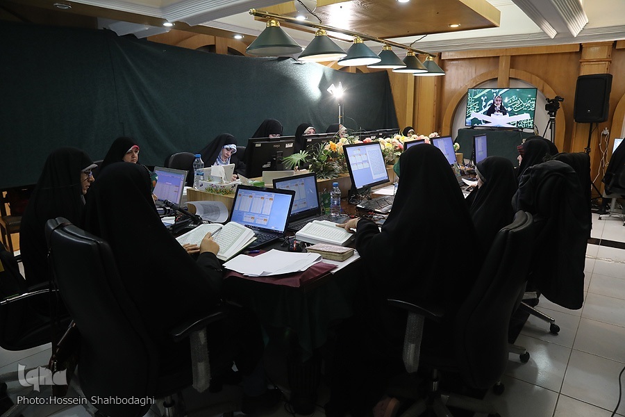 38 قاری و حافظ قرآن در هفتمین روز مسابقات قرآن اجرا دارند 38 قاری و حافظ قرآن در هفتمین روز مسابقات قرآن اجرا دارند