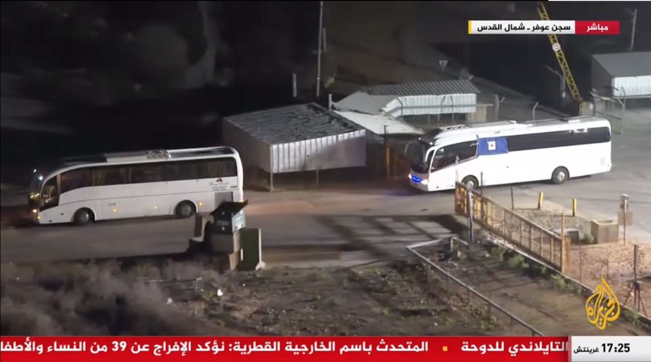 روند تبادل اسرا میان حماس و رژیم صهیونیستی آغاز شد روند تبادل اسرا میان حماس و رژیم صهیونیستی آغاز شد