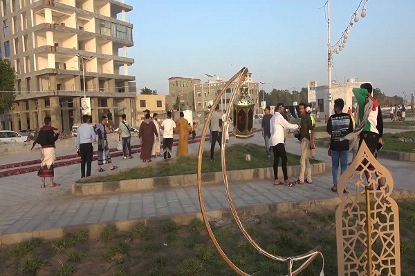 افطاری نمادین جوانان یمنی در حمایت از مقاومت غزه + عکس