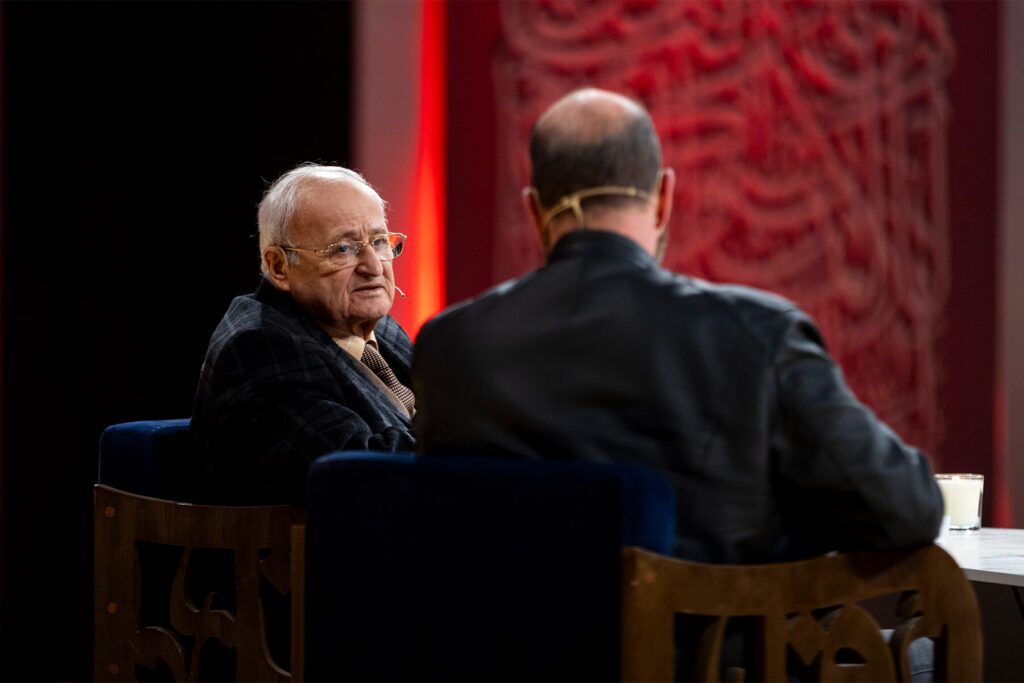 اندیشمند مسیحی: نزدیکترین افراد به قلبم اهل بیت(ع) هستند + فیلم اندیشمند مسیحی: نزدیکترین افراد به قلبم اهل بیت(ع) هستند + فیلم