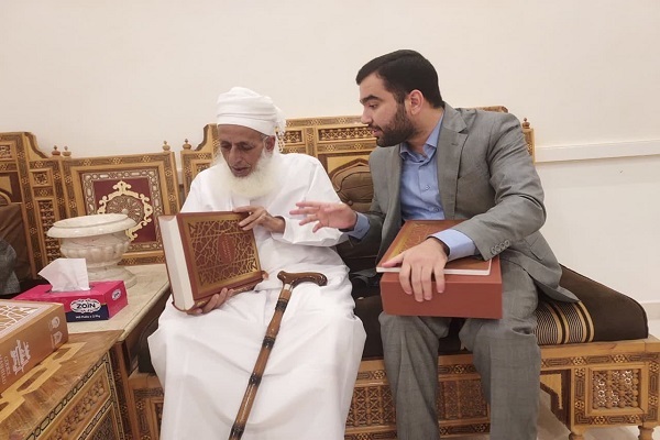 اهدای مصحف مشهد رضوی به مفتی اعظم عمان + عکس اهدای مصحف مشهد رضوی به مفتی اعظم عمان + عکس