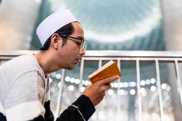 برگزاری آخرین نماز جمعه ماه رمضان در اندونزی + عکس