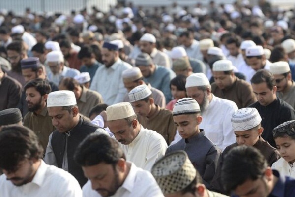 اقامه نماز عید فطر در کشورهای مختلف جهان + عکس اقامه نماز عید فطر در کشورهای مختلف جهان + عکس