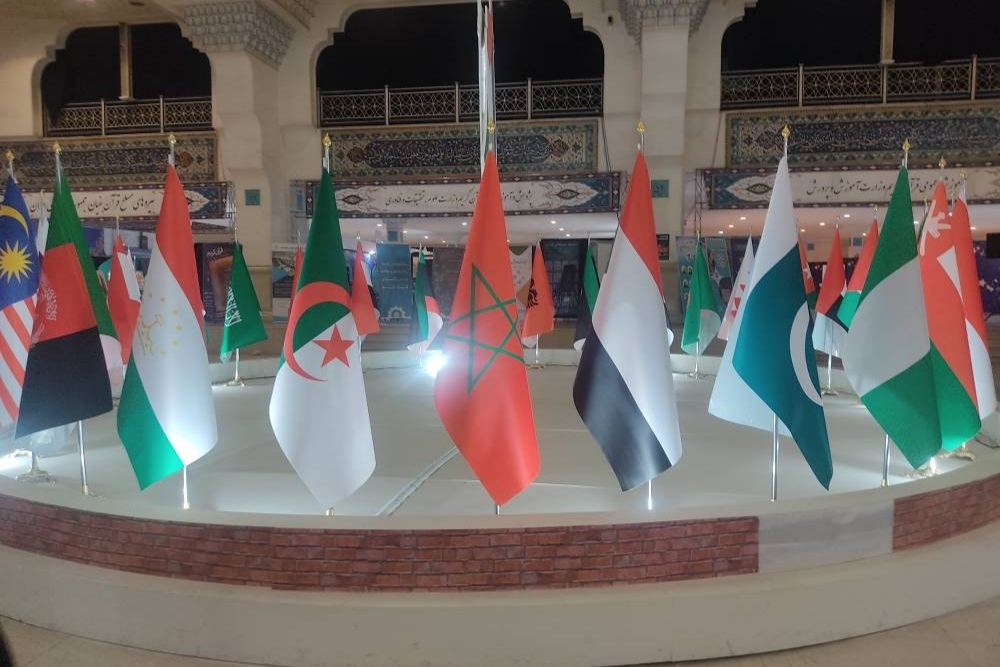 حضور نمایندگان ۲۵ کشور در نمایشگاه بینالمللی قرآن حضور نمایندگان ۲۵ کشور در نمایشگاه بینالمللی قرآن