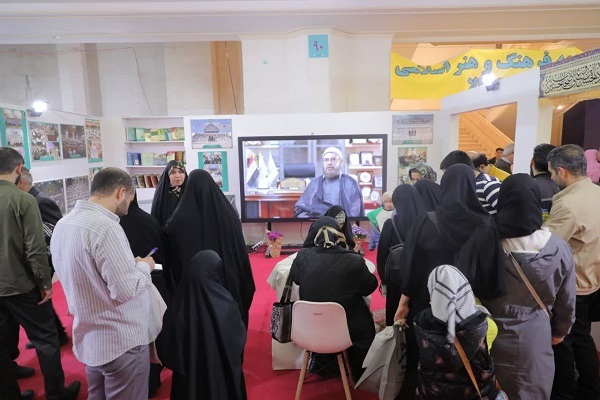 برنامه‌های غرفه آستان حسینی برای شرکت‌کنندگان در نمایشگاه قرآن + عکس