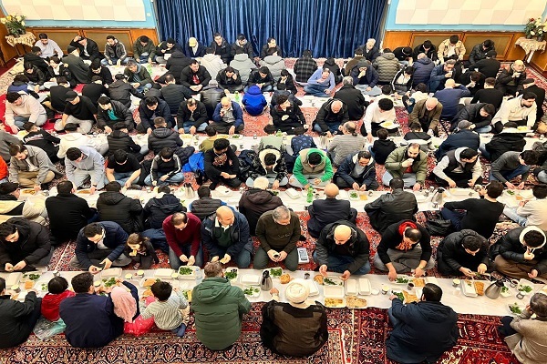 برگزاری مراسم جشن میلاد امام حسن (ع) در مرکز اسلامی هامبورگ + عکس برگزاری مراسم جشن میلاد امام حسن (ع) در مرکز اسلامی هامبورگ + عکس