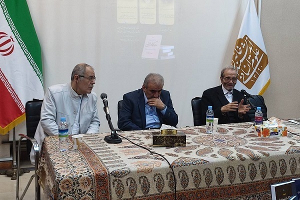 از ناسازگاری خود حق پنداری با وفاق ملی تا تذکر ۲۰ سال قبل حاجآقا تهرانی درباره مسائل کشور از ناسازگاری خود حق پنداری با وفاق ملی تا تذکر ۲۰ سال قبل حاجآقا تهرانی درباره مسائل کشور