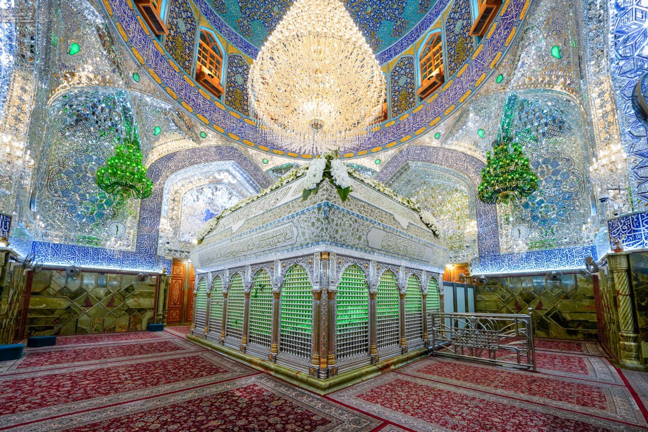 تصاویری از گل‌آرایی بارگاه علوی در آستانه 13 رجب