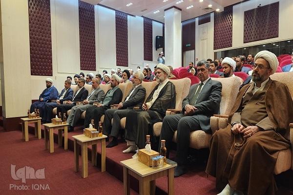 نرم‌افزار سه زبانه دانشنامه علوی(۳) در حرم امیرالمومنین(ع) رونمایی شد