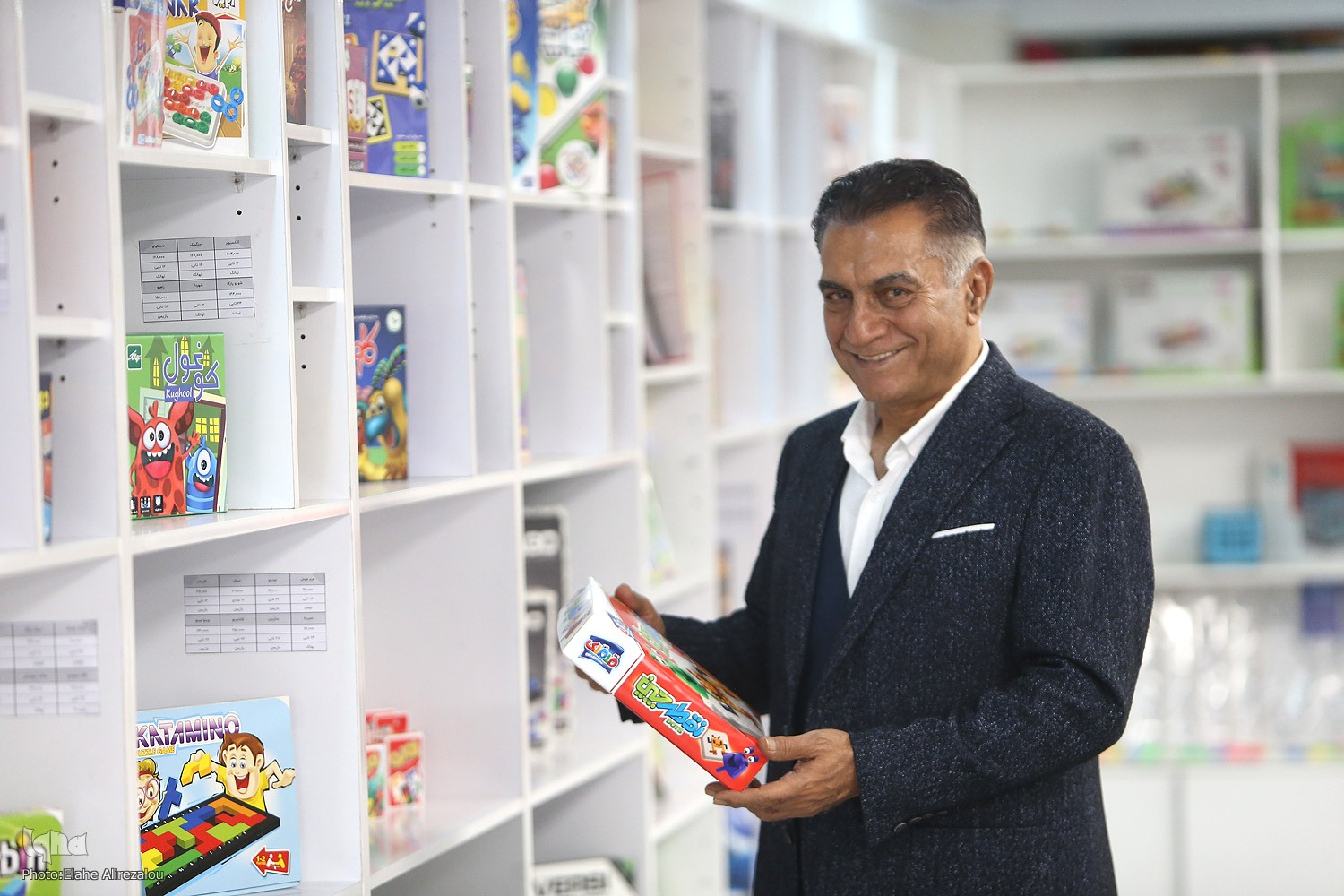 رویای یک معلم برای ساختن جهانی بهتر با بازی + فیلم