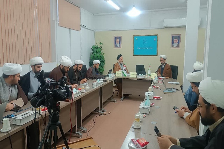 ارسال/ مرجعیت قرآن از روایات قابل اثبات است