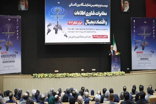 عارف در آیین افتتاح بیست و پنجمین نمایشگاه بینالمللی تلکام عارف در آیین افتتاح بیست و پنجمین نمایشگاه بینالمللی تلکام