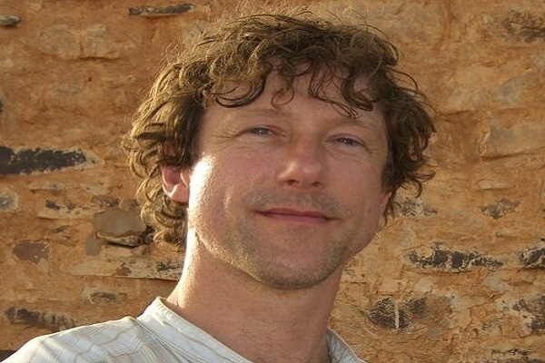 معرفی کتاب هویلند